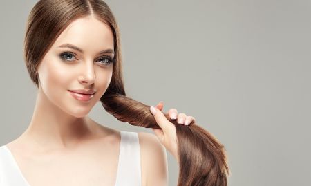 Formulado com queratina hidrolisada, este produto fortalece e repara cabelos danificados, melhora a elasticidade e realça o brilho.